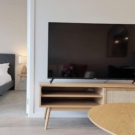 Brand New Stylish 2Br Apartment- Free Parking Оукланд Екстериор снимка