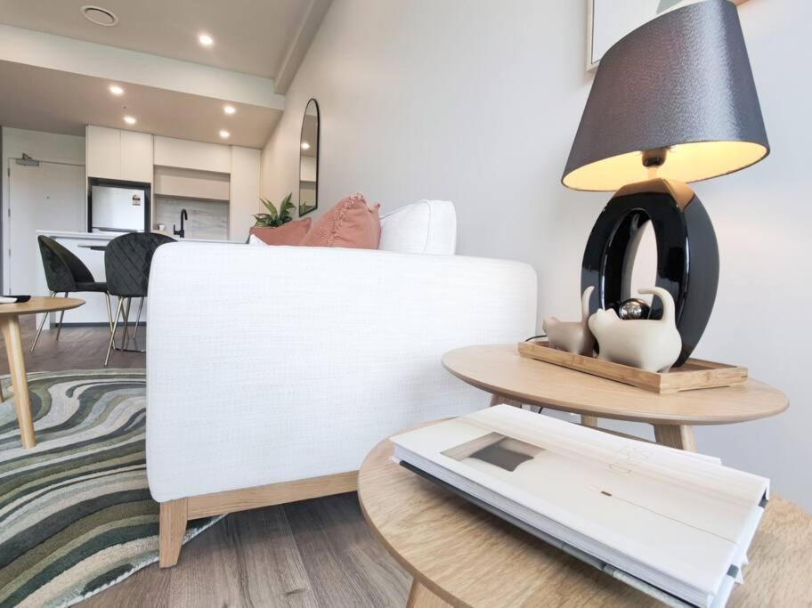 Brand New Stylish 2Br Apartment- Free Parking Оукланд Екстериор снимка